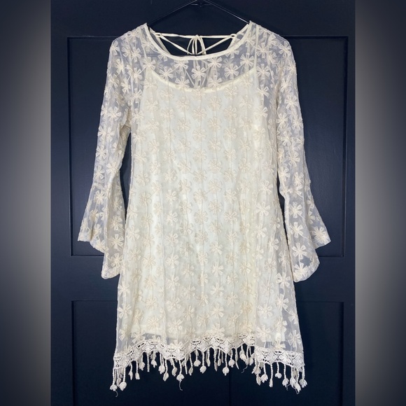 4/$15 Cream Lace Top - Picture 1 of 5